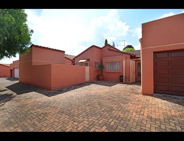 3 BEDROOM SECTIONAL TITLE FOR SALE IN HIGHLANDS NORTH
